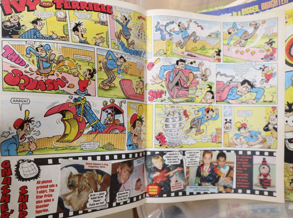 A quantity of Beano comics